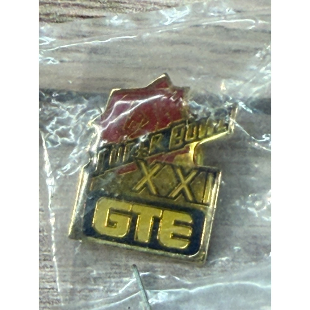 Vintage Super Bowl XXI GTE Sponsor Lapel Pin NFL Gold Corporate Logo